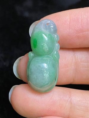  Jadeite! 이 빛나는 광물이 의료 기술에 가져다주는 놀라운 가능성은 무엇일까요?